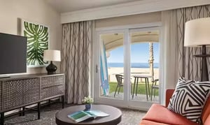 sbazd-1-king-bed-suite-ocean-front-02